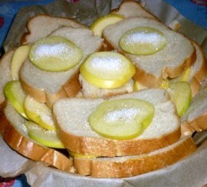 шарлотка из хлеба с  яблоками 4
